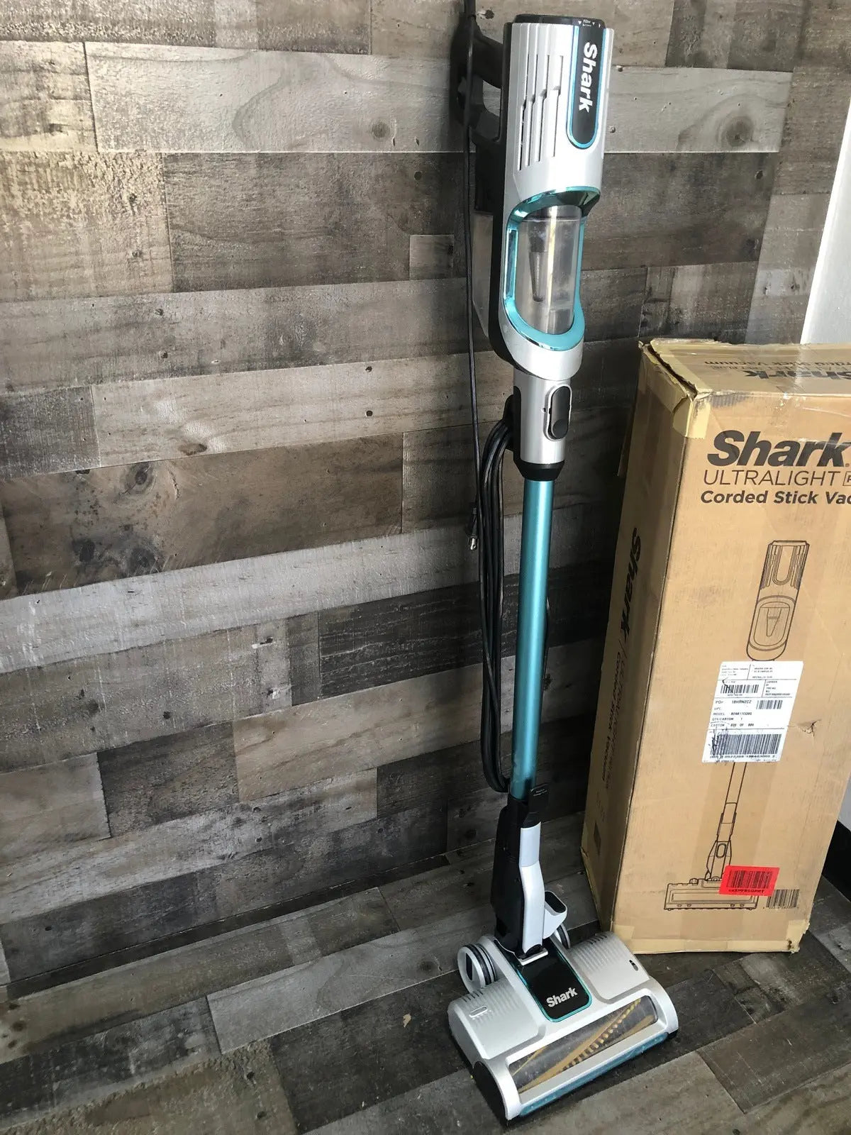 Shark HZ251 Ultralight Corded Stick Self-Cleaning Brushroll, Perfect, Converts to Hand Vacuum, LED Headlights, -Teal.32 Quarts Capacity